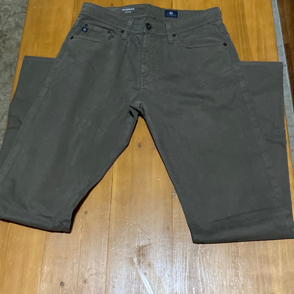 Men’s AG Graduate Tailored Leg 31 waist hemmed to a 33 leg. Garment-Dyed.